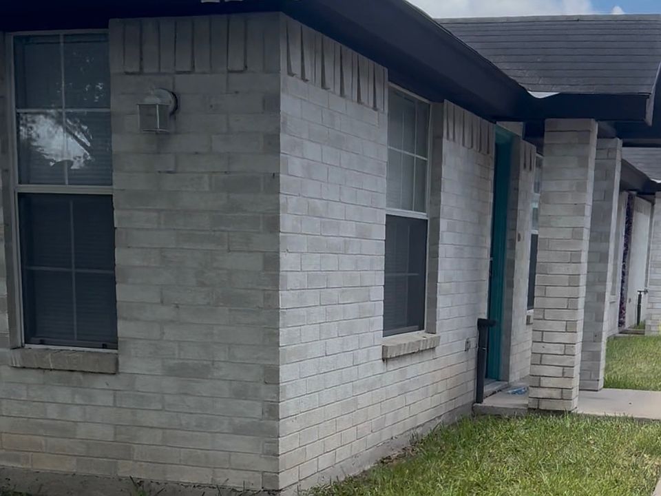 1st image of 1105 Lexington Cir #1