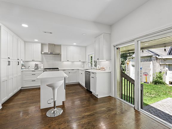 3rd image of 107 E Madison Ave