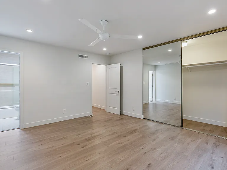 4053 W 23rd St #D — Photo 15
