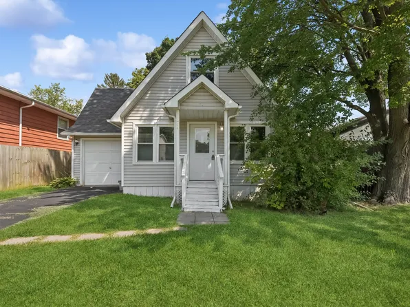 214 N Woodland Dr, Round Lake, IL 60073