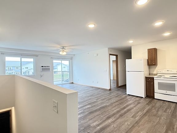 2nd image of 822 Kennedy St APT 207