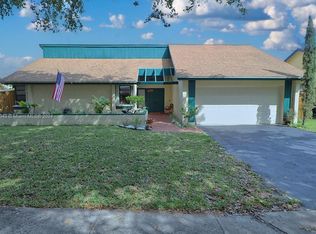 2301 NW 101st Ter, Pembroke Pines, FL 33026