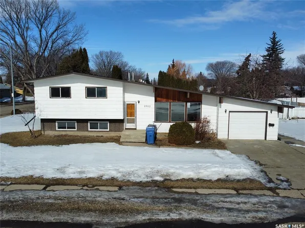 1902 95th STREET, North Battleford, SK S9A 3C7