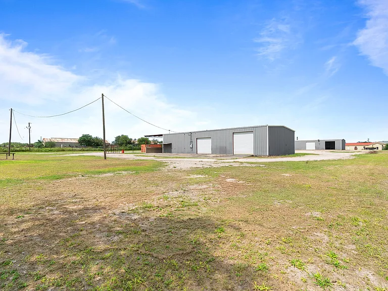 2404 S US Highway 281 #1 — Photo 29