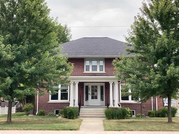 251 E Market St, Nappanee, IN 46550