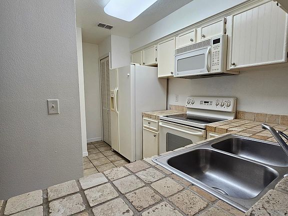 4th image of 3150 S Semoran Blvd