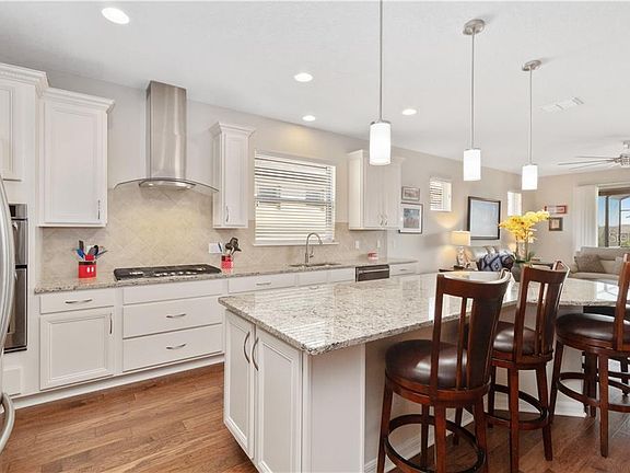 5th image of 684 Cordoba Dr