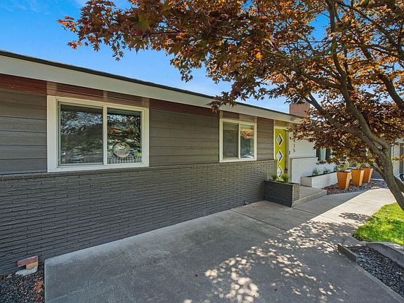 4th image of 415 W Shasta Way