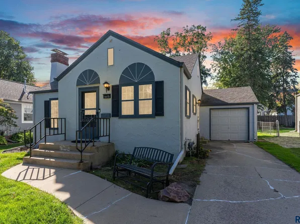 1615 S Carter Pl, Sioux Falls, SD 57105