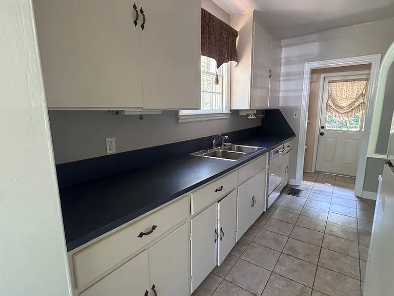 2053 Gorgas St — Photo 9