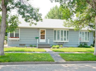 221 W 2nd St, Pierre, SD 57501