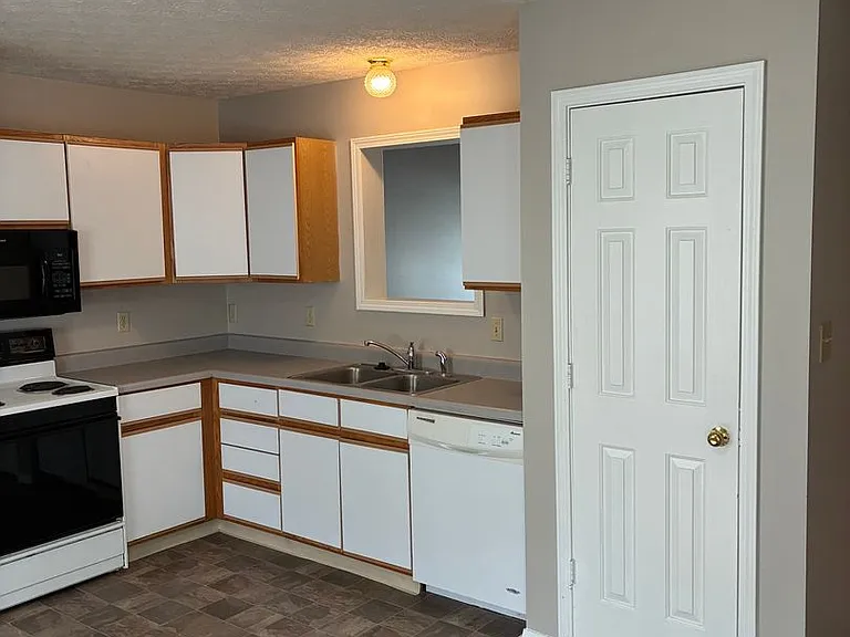1377 West Allen Street — Photo 6