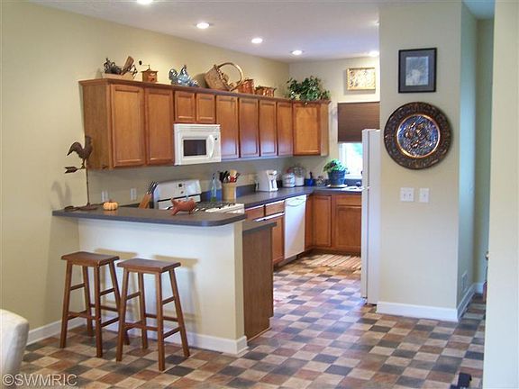 4th image of 12454 Bayview Dr
