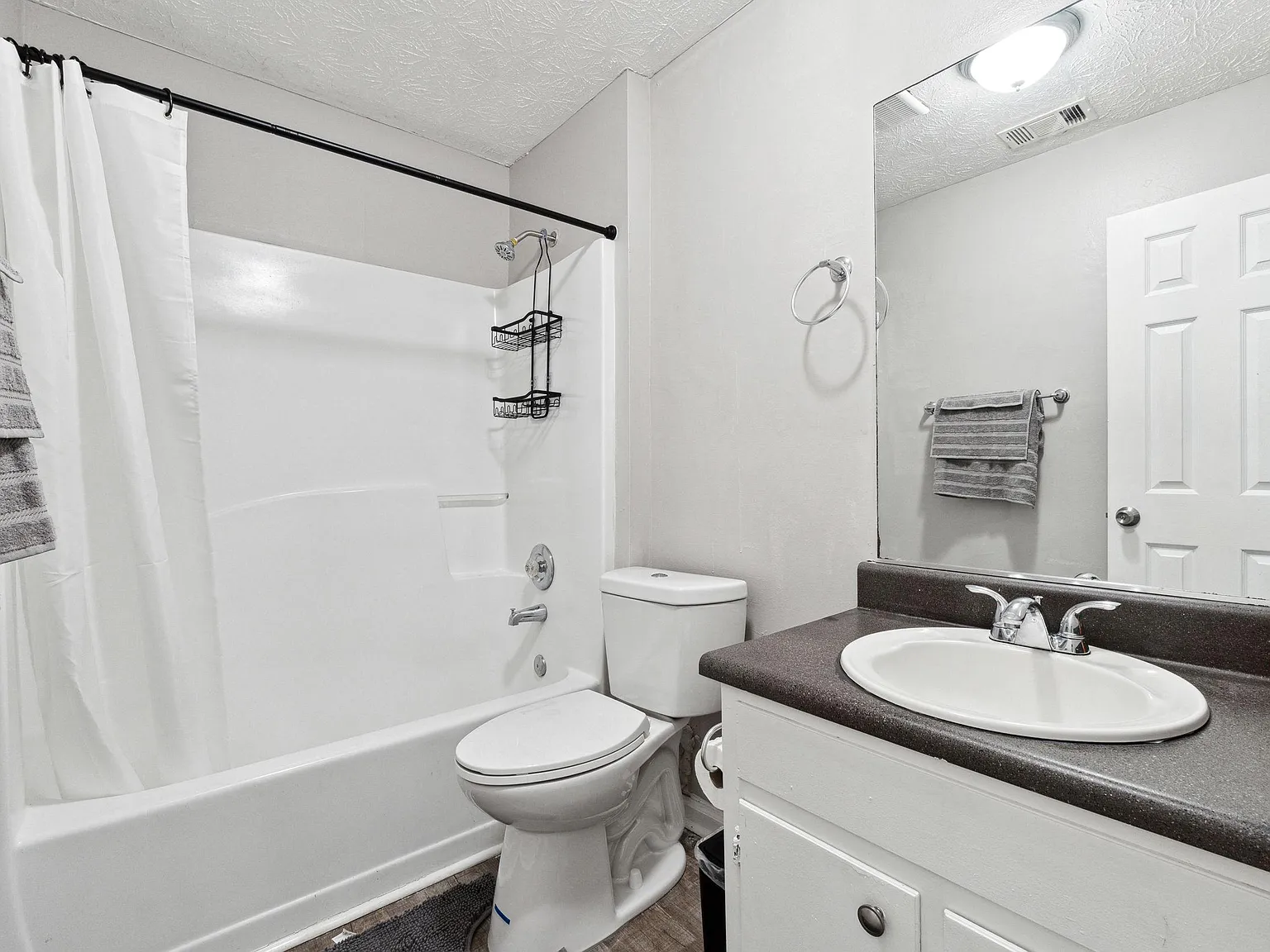 3 bed, 2.0 bath, 1050 sqft, $758 — Photo 4