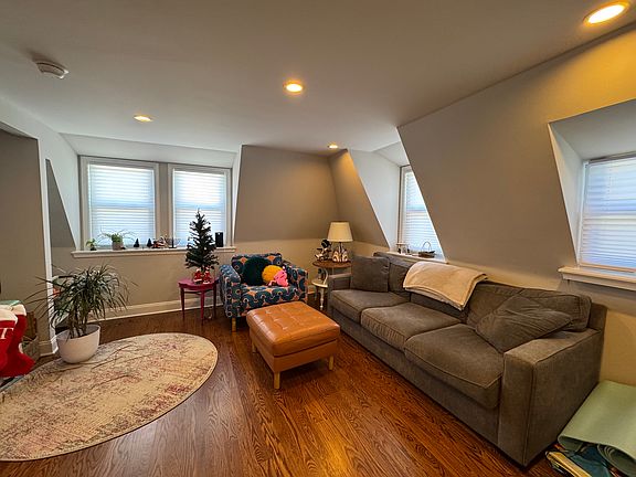 3rd image of 343 E Gorgas Ln #6