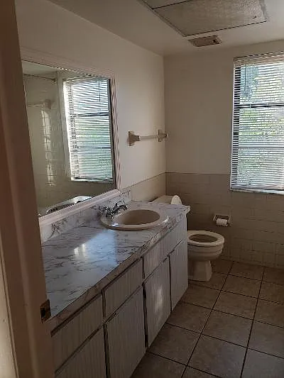 3801 Country Club Blvd 1-8 - 1 — Photo 4