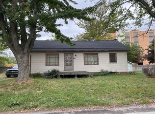 2221 Coe Ct, Auburn Hills, MI 48326