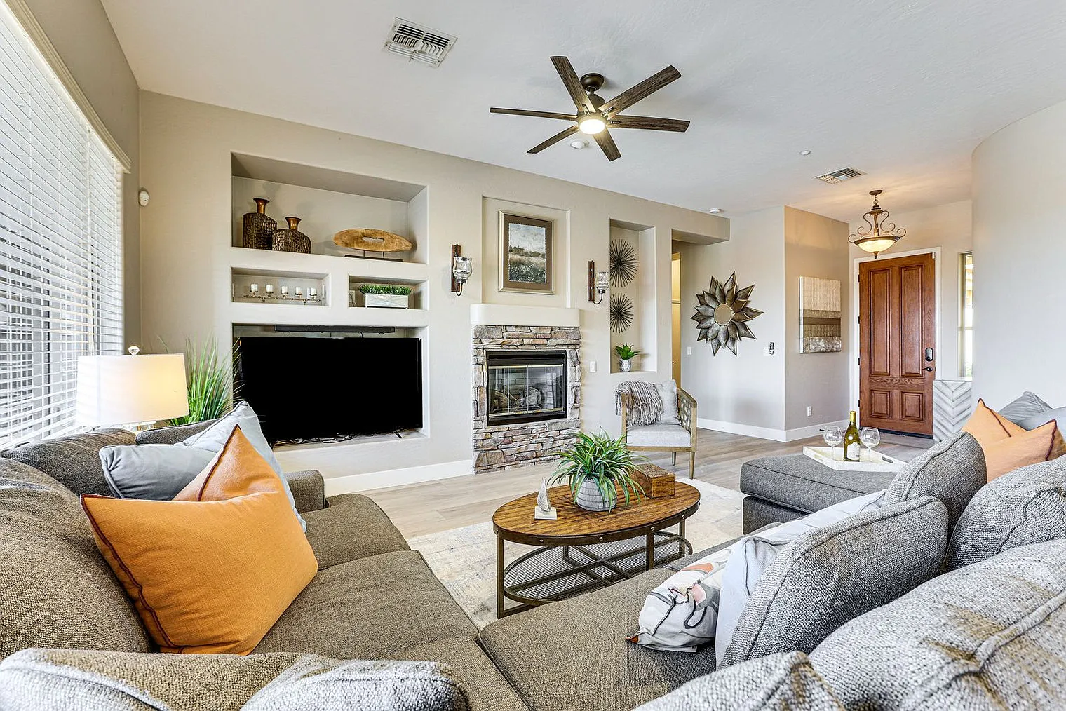3 bed, 2.0 bath, 2249 sqft, $3,774 — Photo 2