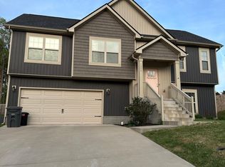 1377 Sussex Dr, Clarksville, TN 37042