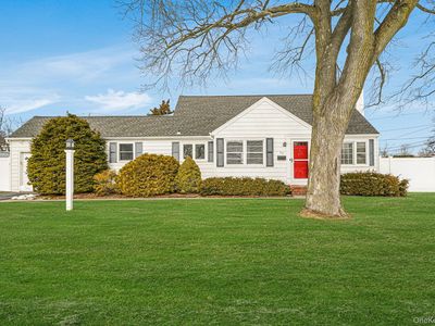 53 Canterbury Lane, North Babylon, NY, 11703