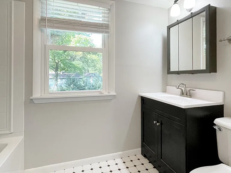 7318 Rosewood St — Photo 26