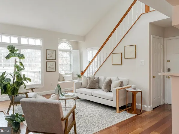 2224 Springwood Dr APT J, Reston, VA 20191