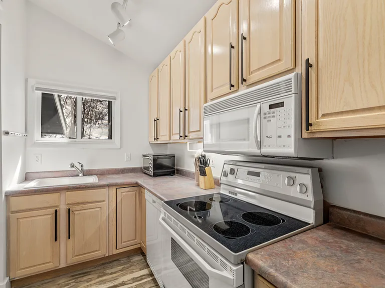 2735 Alpenglow Way #A — Photo 10