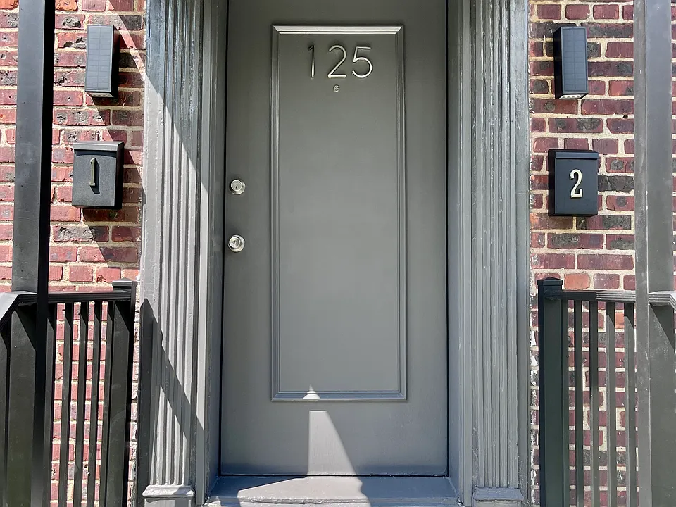 125 Roosevelt Ave
