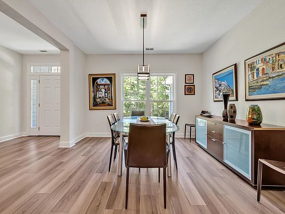 4th image of 323 Carr Ln