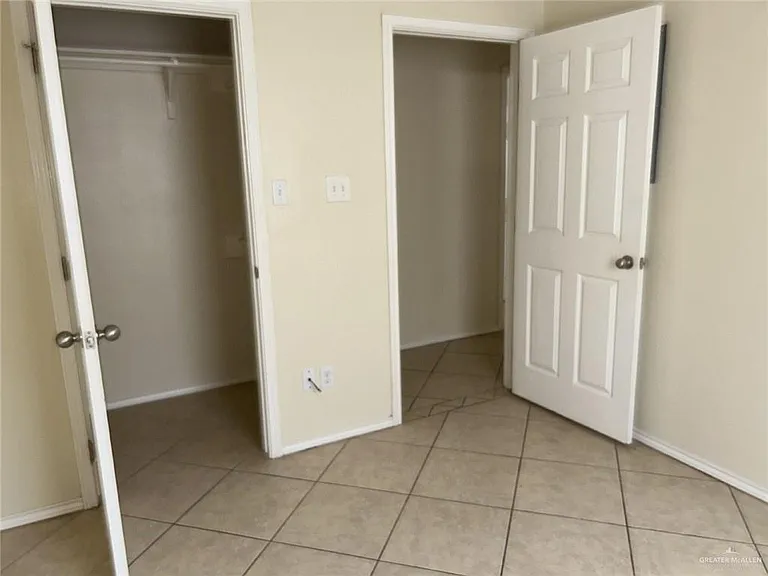 215 W Albatross Ave #B — Photo 12