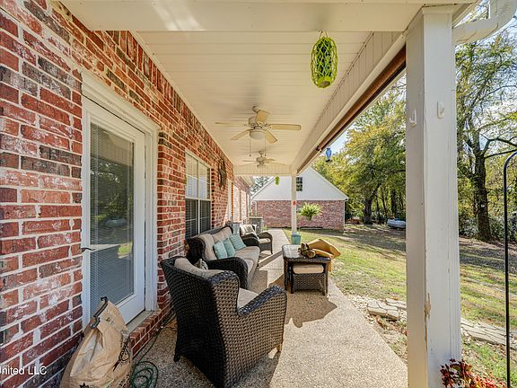 3rd image of 4081 Jordan Creek Dr
