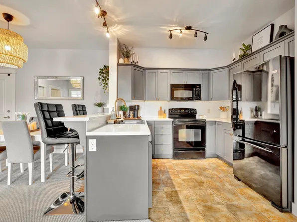 2551 Shoreline Dr #214, Lake Country, BC V4V 2P2