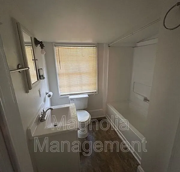 241 Davis St — Photo 5