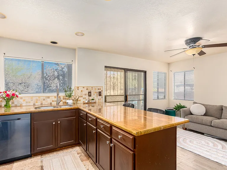 10472 N Fair Mountain Dr — Photo 10