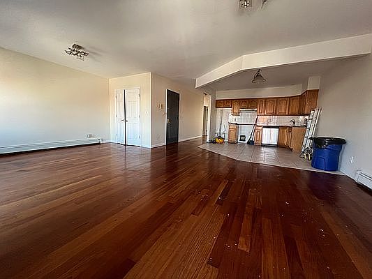 2nd image of 89 Kingsland Ave #3L