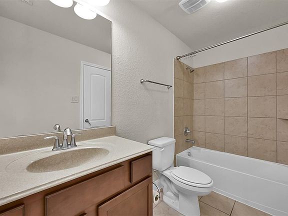 3rd image of 50 Lufberry Pl