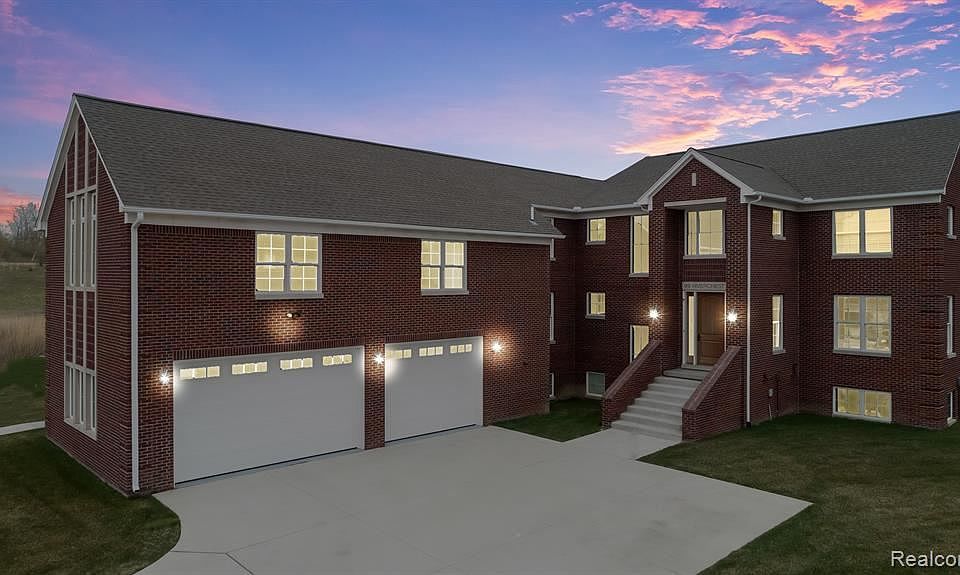 1st image of 99 Rivercrest Ct
