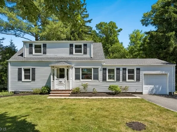 124 Holmes Oval, New Providence, NJ 07974