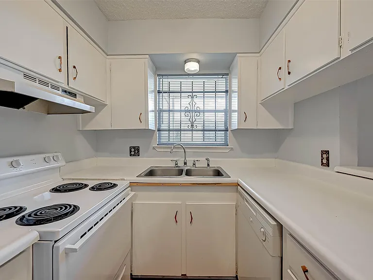 7714 Renwick Dr #K113 — Photo 9
