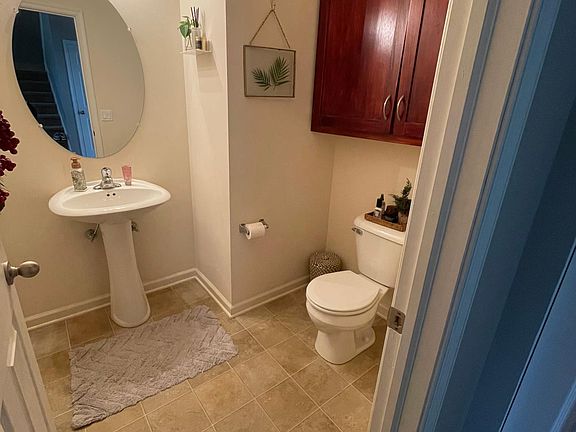 4th image of 68 Hillside Ct S #68