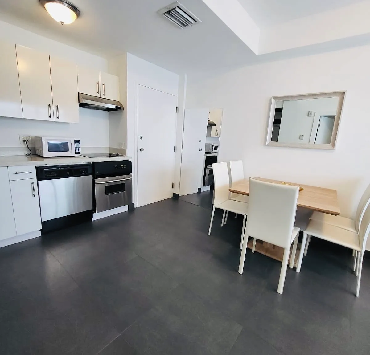 1 bed, 600 sqft, $2,100 — Photo 3