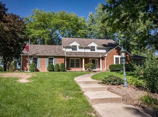 2108 Winding Hill Rd, Davenport, IA 52807