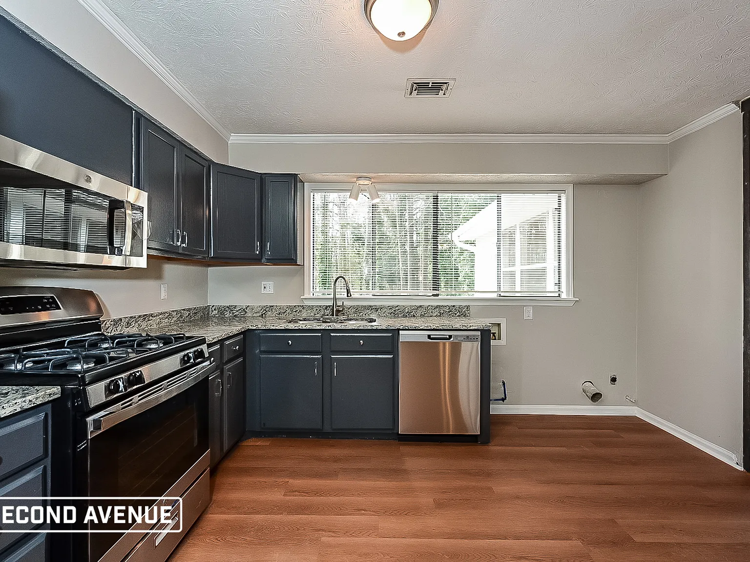 3 bed, 2.0 bath, 1380 sqft, $1,695 — Photo 4