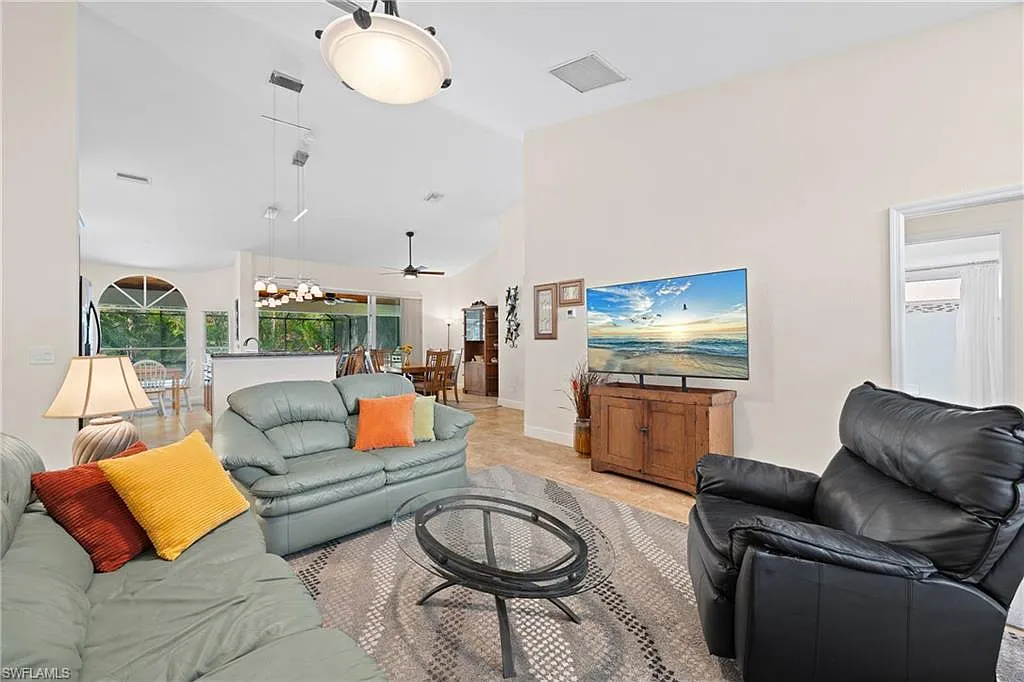 3 bed, 2.0 bath, 1572 sqft, $8,500 — Photo 4