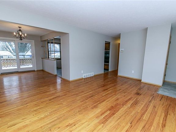 5th image of 8708 Parkdale Dr