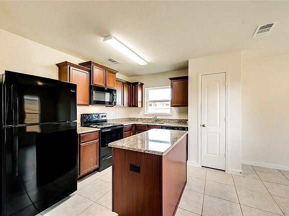 4th image of 1201 Lombardy Dr