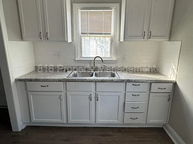 5518 S Benton Ave — Photo 4