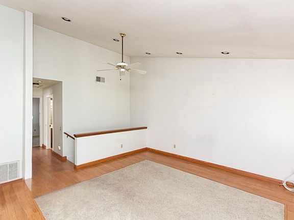 4th image of 4551 Chateau Dr