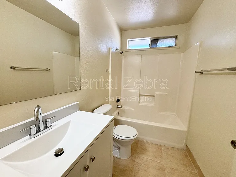 563 W 12th St #561 — Photo 7