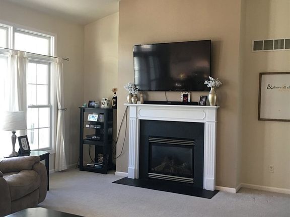 4th image of 22334 Forsythia Dr